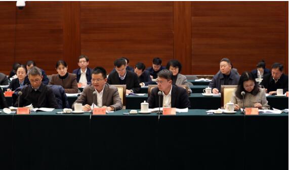 最高法举行法学专家学者座谈会5 最高法举行法学专家学者座谈会5